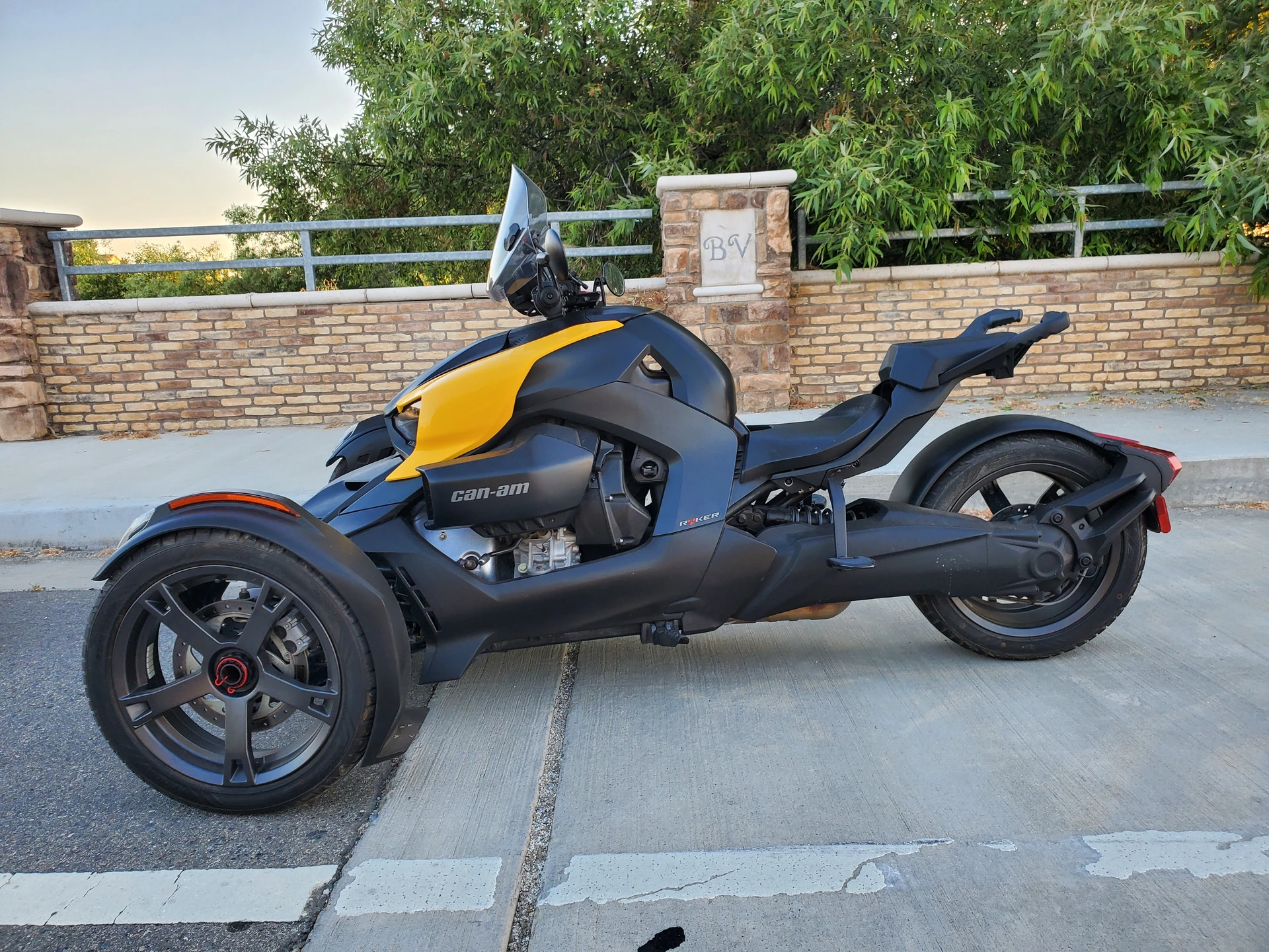 BUMBLE BEE
